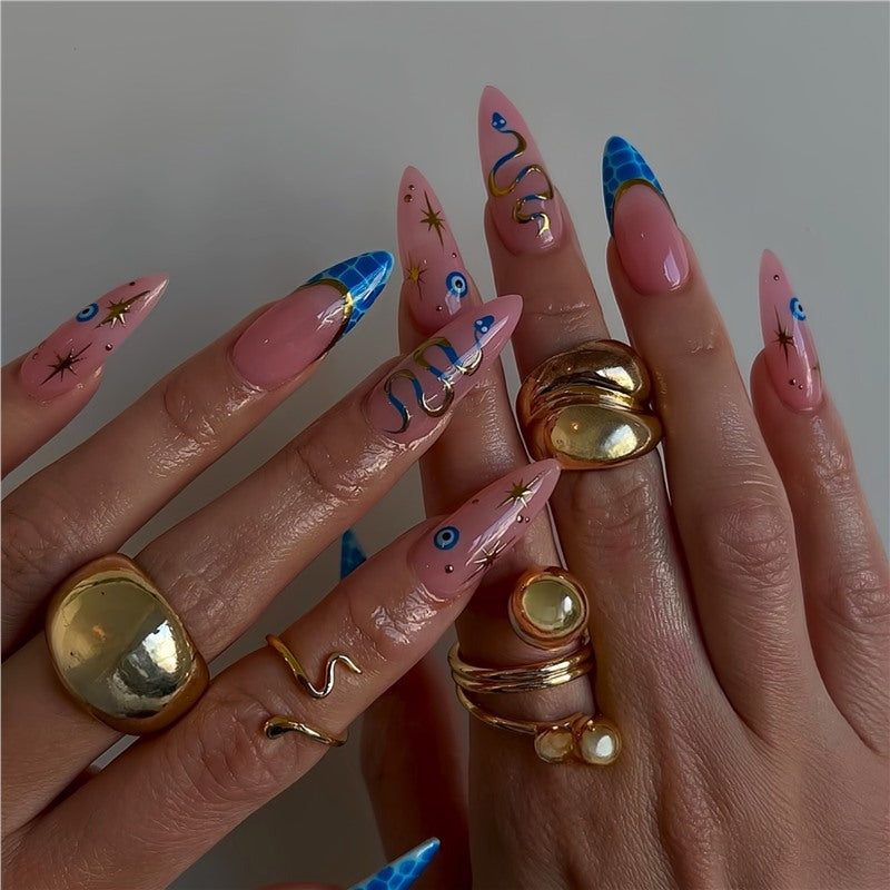 Künstlerische Stiletto Press-On Nägel mit einzigartigem Design Karnz