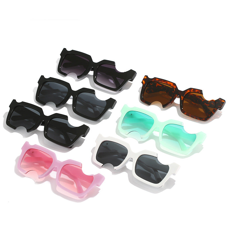 Damen moderne, geometrische Sonnenbrille mit außergewöhnlichem Rahmen Karnz