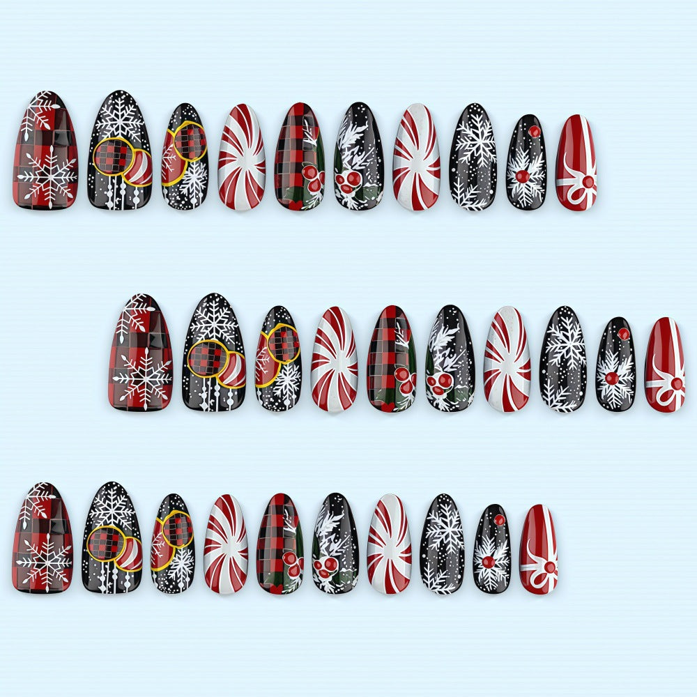 Kunstnägel im festlichen Weihnachtsdesign Karnz