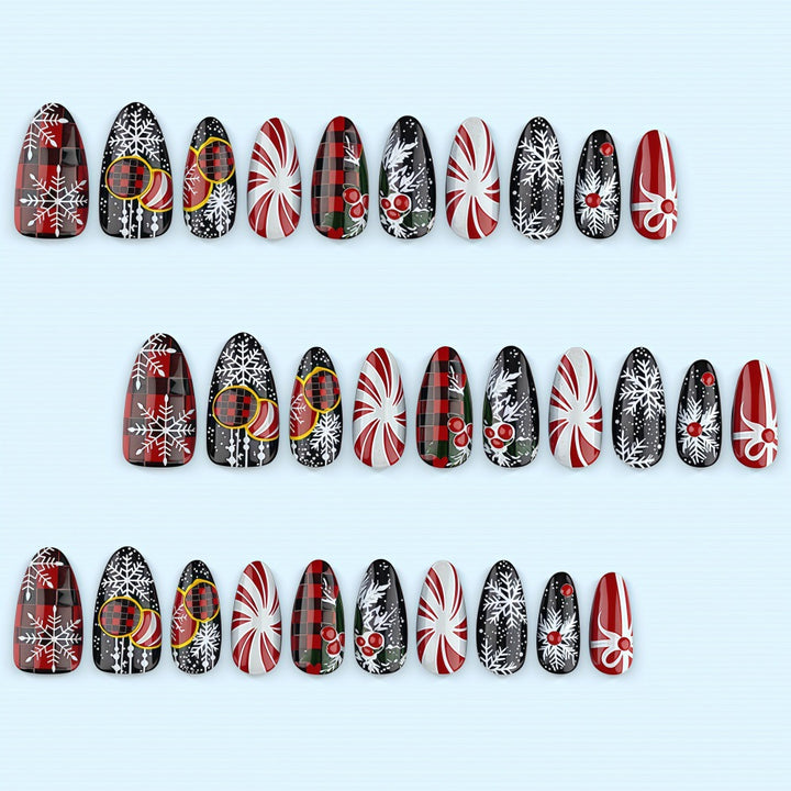 Kunstnägel im festlichen Weihnachtsdesign Karnz