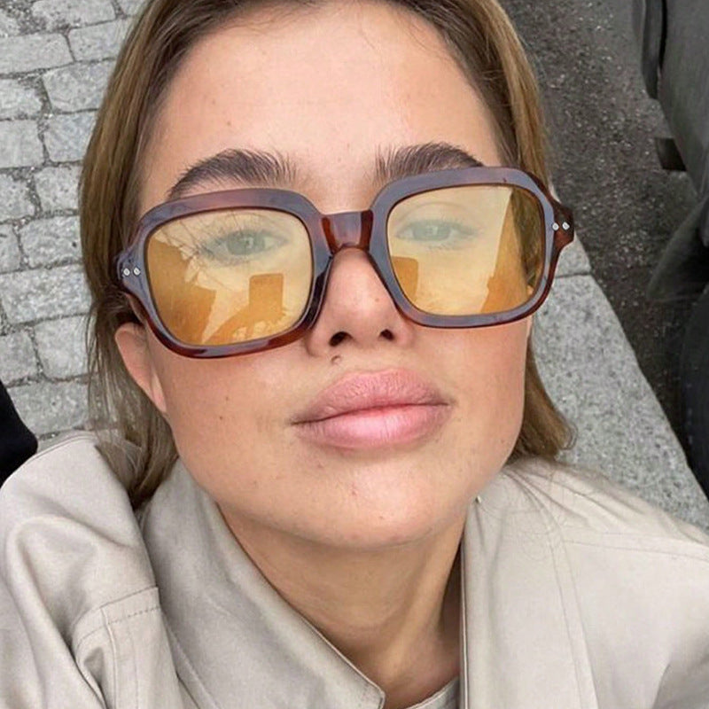 Damen moderne quadratische Sonnenbrille mit breitem Rahmen und elegantem Design Karnz