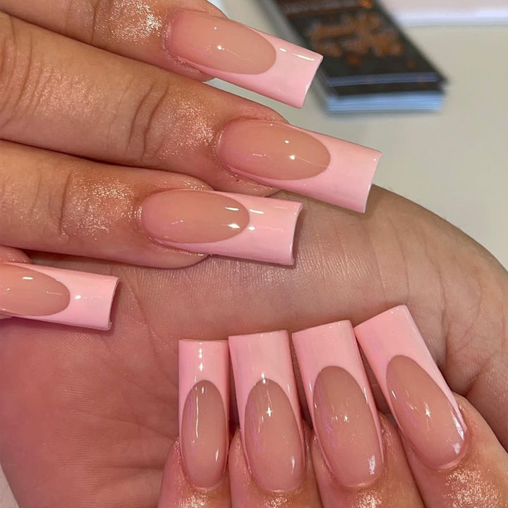 Elegantes kristallverziertes Press-On-Nageldesign Karnz