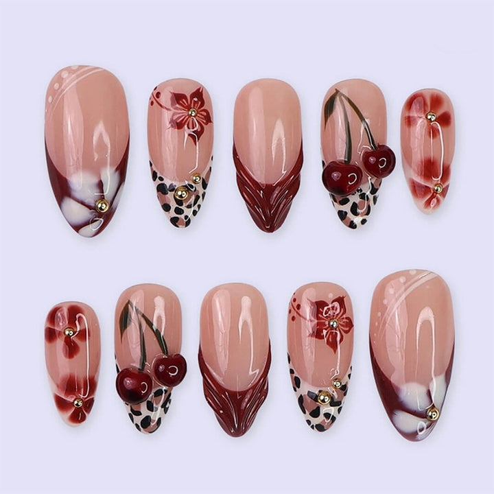 Kunstnagelset mit maritimen Motiven und bunten Akzenten Karnz