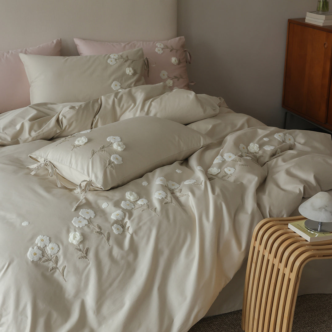 Luxuriöses besticktes Bettwäsche-Set aus Baumwollsatin mit Kissenbändern