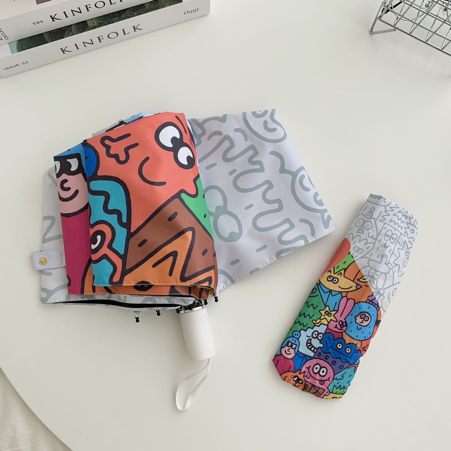 Damen Faltregenschirm mit bunten Comic-Motiven Karnz