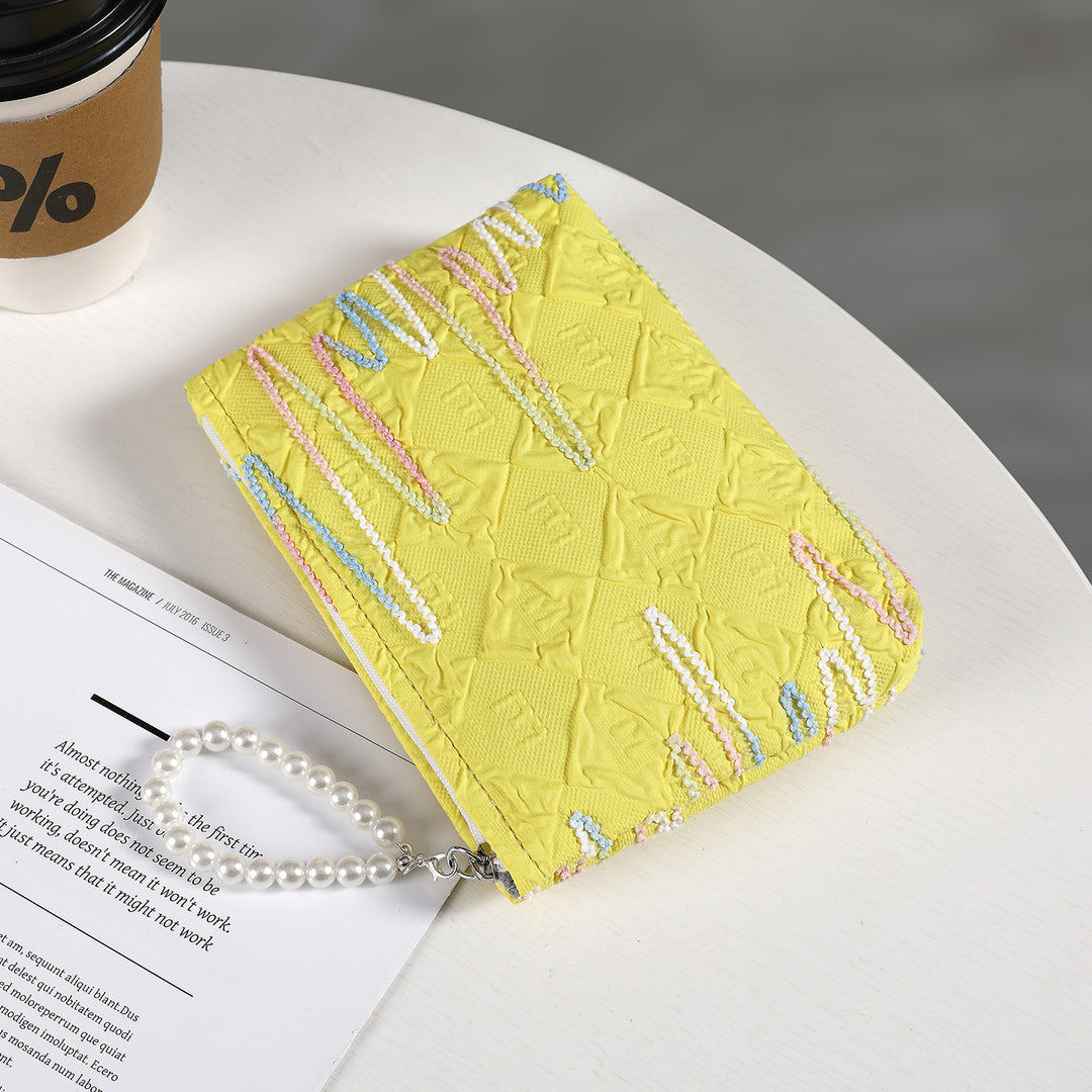 Texturierte Stoff-Clutch