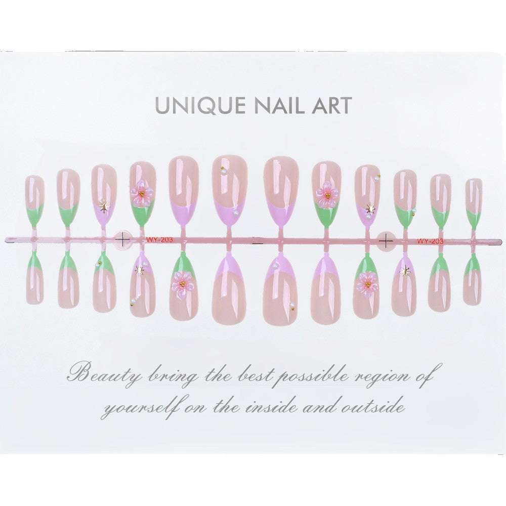 Eleganter mit Blumenakzenten verzierter Press-On-Nagelset Karnz