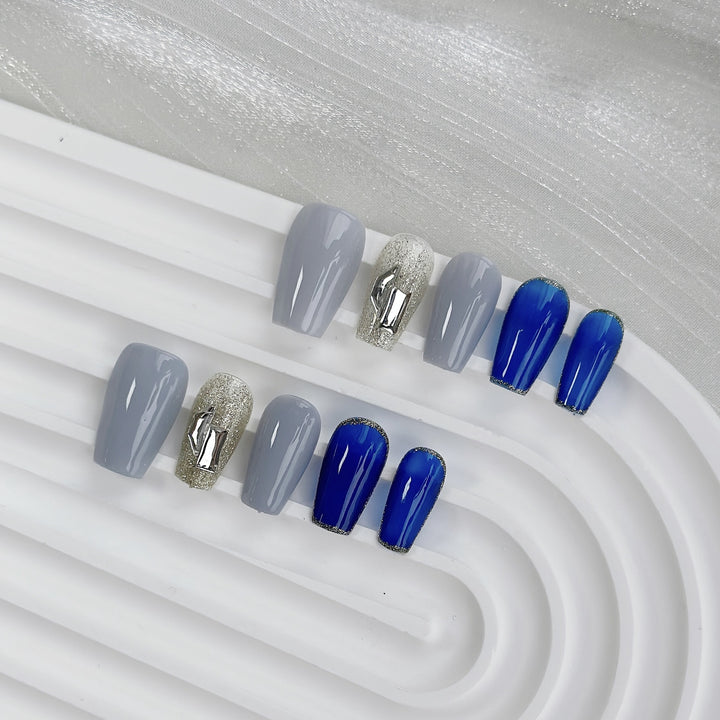 Elegantes Press-On-Nageldesign-Set mit Strass und Farbverlaufseffekt