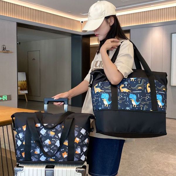 Verspielte katzenmotivierte Reisetasche