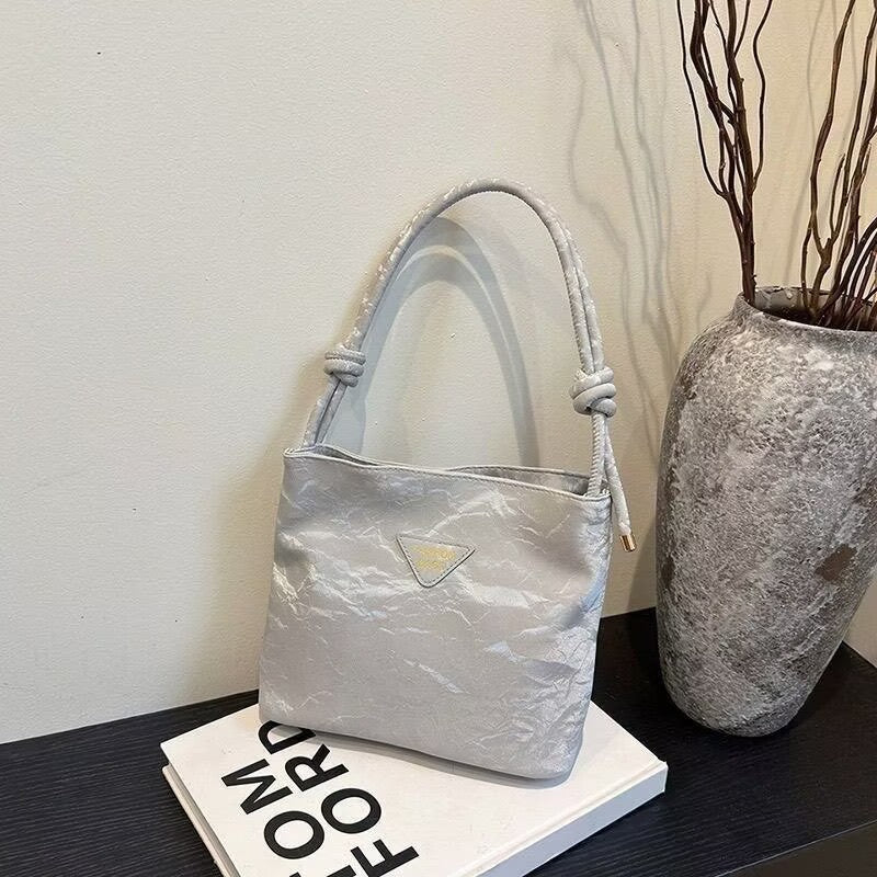 Moderner minimalistischer Eimer Tasche