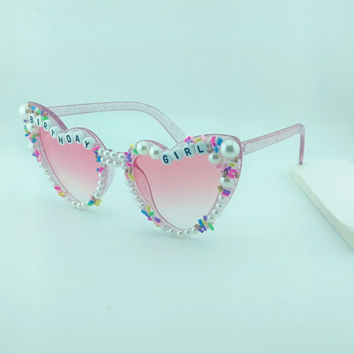 Damen Herzförmige Sonnenbrille mit außergewöhnlichem Dekor Karnz