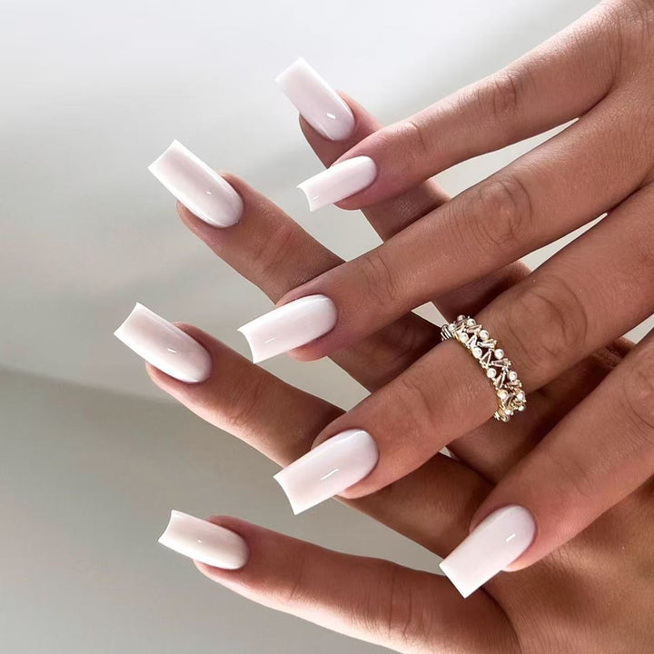 Kunstnagelset mit luxuriösem Hochglanzfinish Karnz
