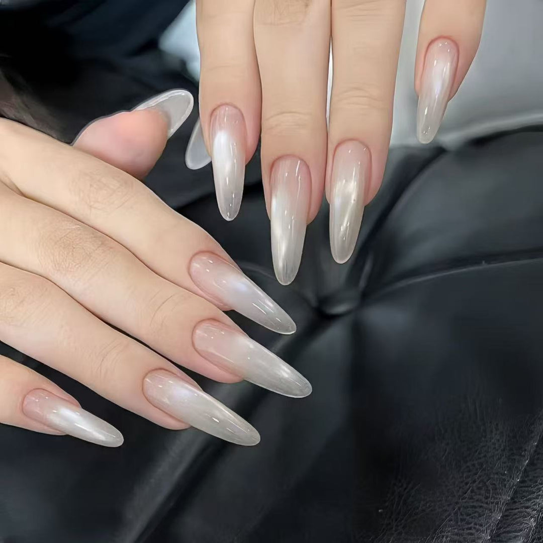 Künstliche Nagelspitzen mit Elegantem Ombre-Effekt Karnz