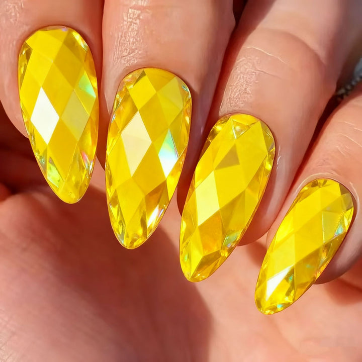 Kunstnägel mit Elegantem Kristall-Design Karnz