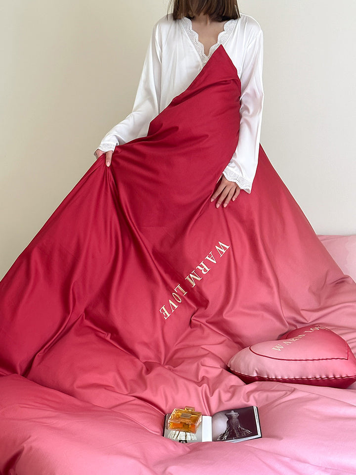 Luxuriöse Satin-Bettwäschegarnitur mit Herz-Kissen und Wendefunktion