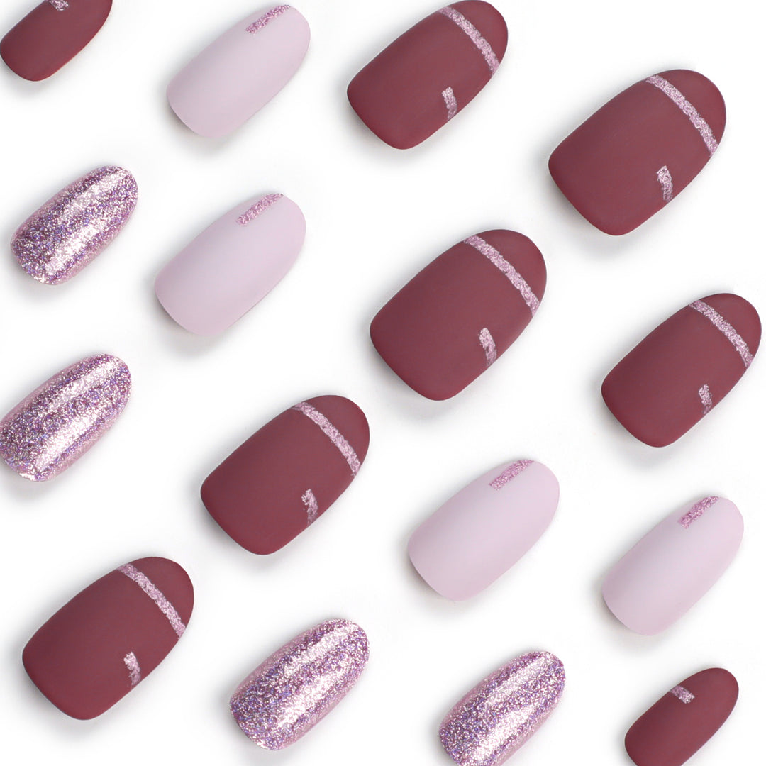 Elegante Nagelkunst mit Glitzer- und Matt-Effekten Karnz