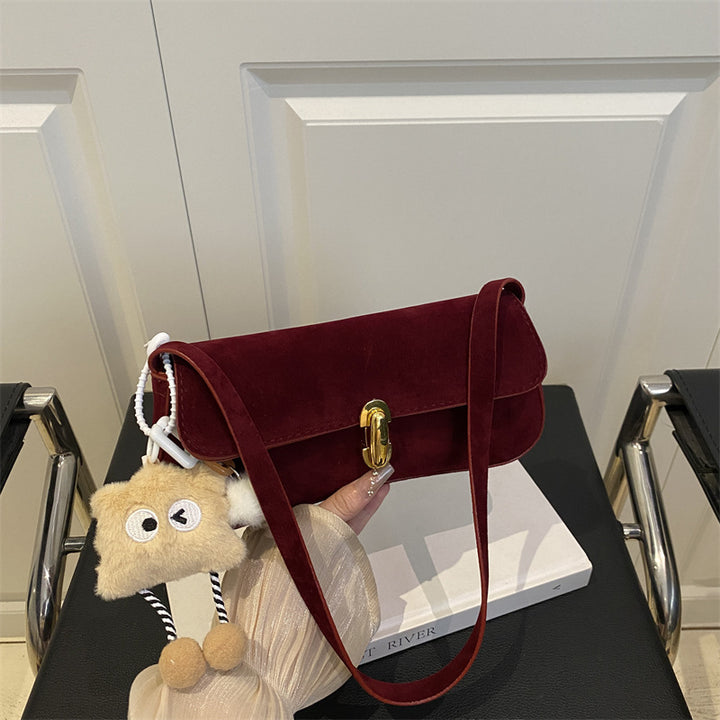 Elegante Wildleder-Handtasche mit verspieltem Schlüsselanhänger