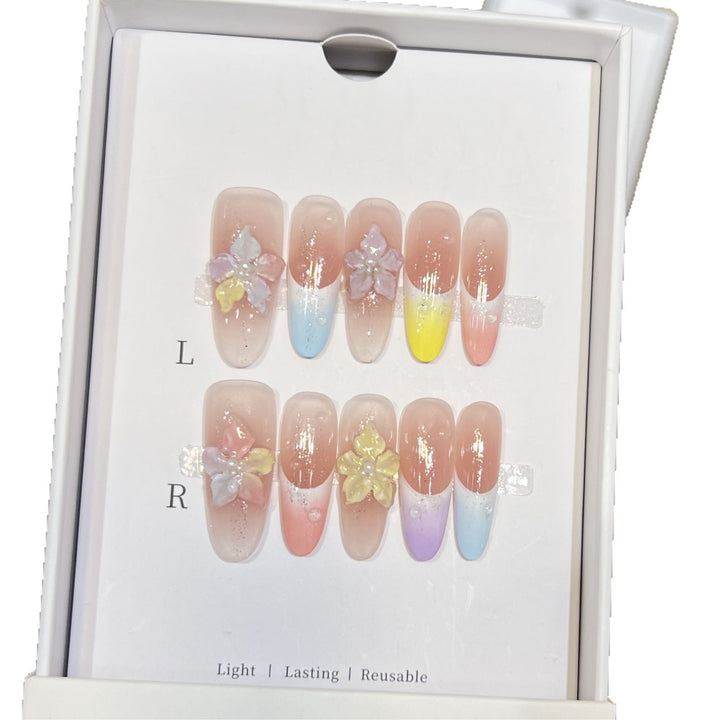 Blumeninspiriertes künstlerisches Press-On-Nagelset Karnz