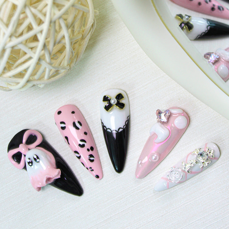 Kreatives Kunstnagelset mit einzigartigen Designs Karnz