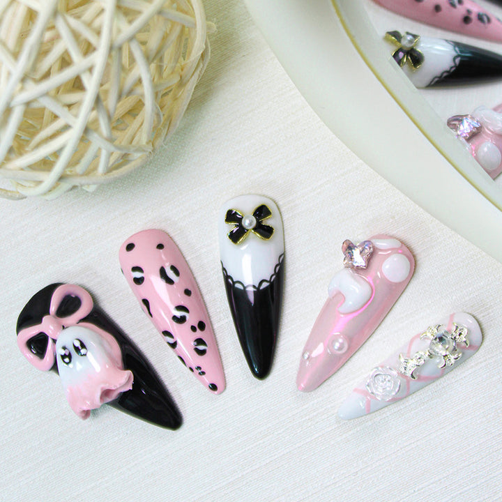 Kreatives Kunstnagelset mit einzigartigen Designs Karnz