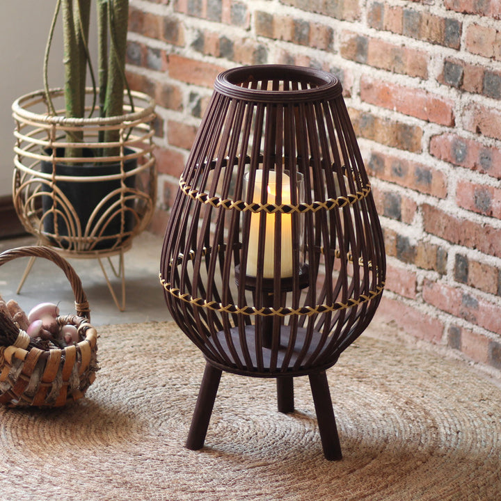 Stilvolle Laterne aus Rattan mit Holzgestell Karnz
