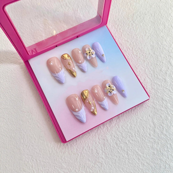 Elegantes Press-On-Nagelset mit floralen und Juwel-Akzenten  1791774630