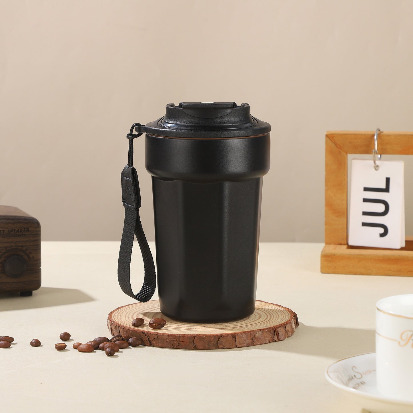 Damen Isolierbecher mit griffigem Tragegurt Karnz
