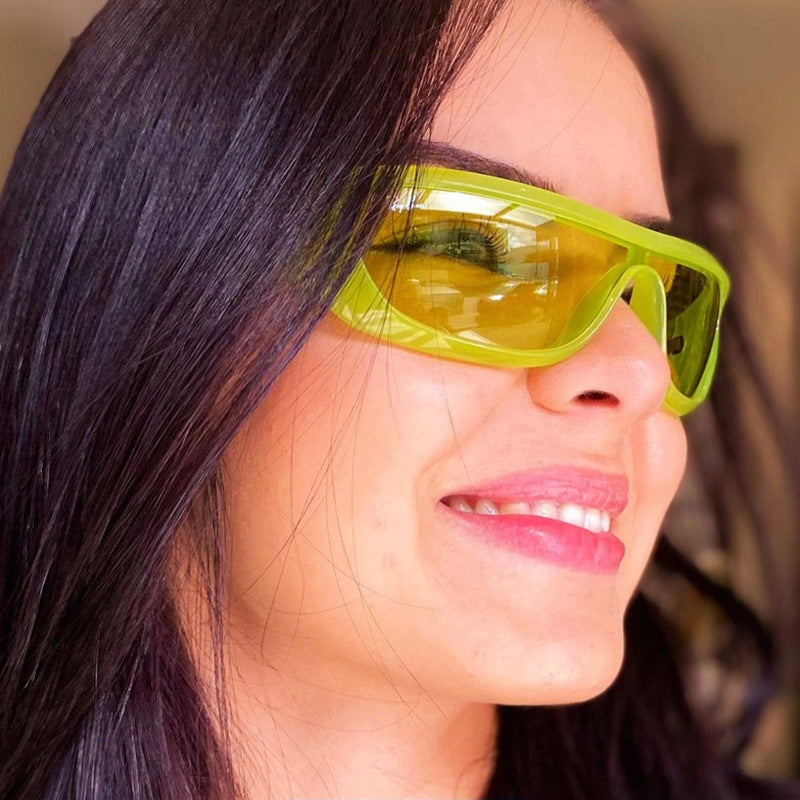 Damen Sportsonnenbrille mit ergonomischem Design und schützenden Gläsern Karnz