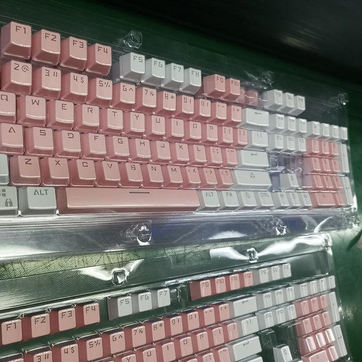 Mechanische Gaming-Tastatur mit Retro-Futuristischem Design Karnz