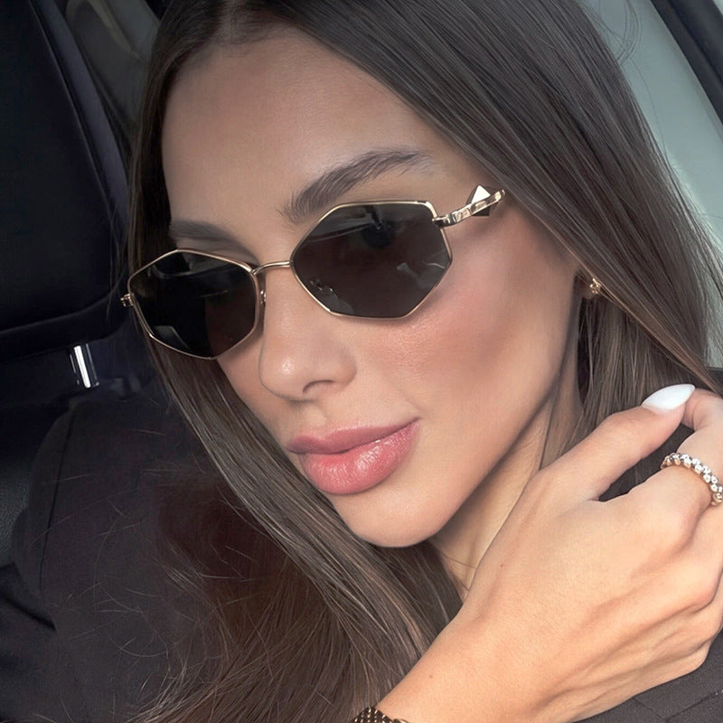 Damen geometrische Sonnenbrille mit schützendem UV-Filter und high-end Metallrahmen Karnz