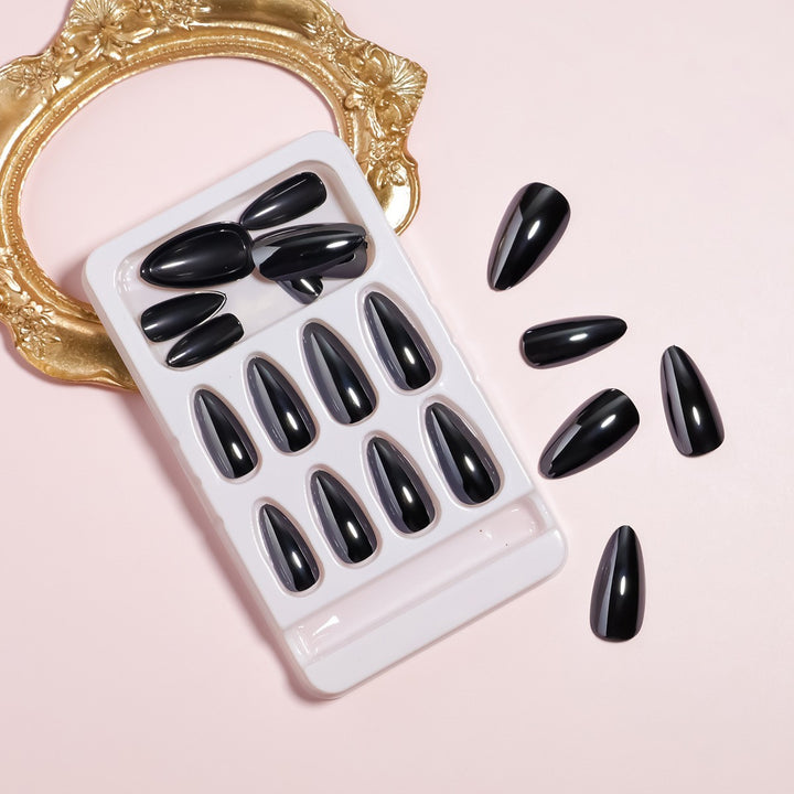Glänzendes Faux-Nagel-Set Karnz