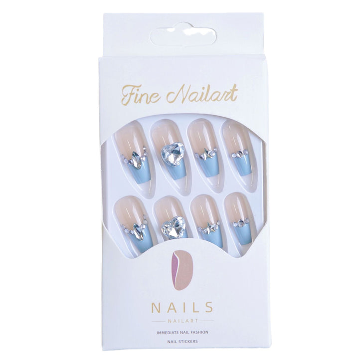 Elegante mit Strass verzierte Press-On Nagelkunst