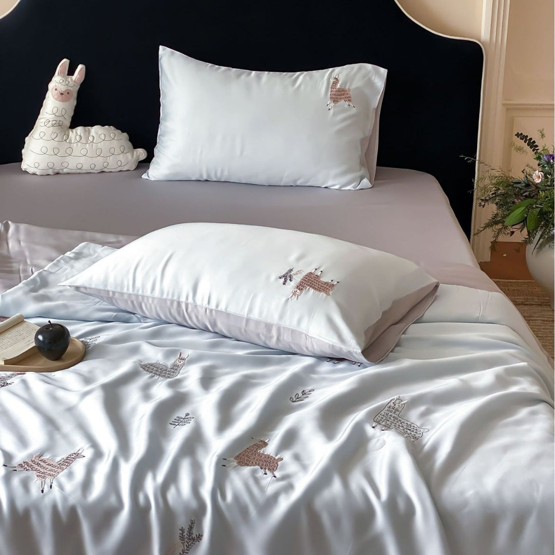 Satin-Bettwäsche-Set mit feiner Lama-Stickerei
