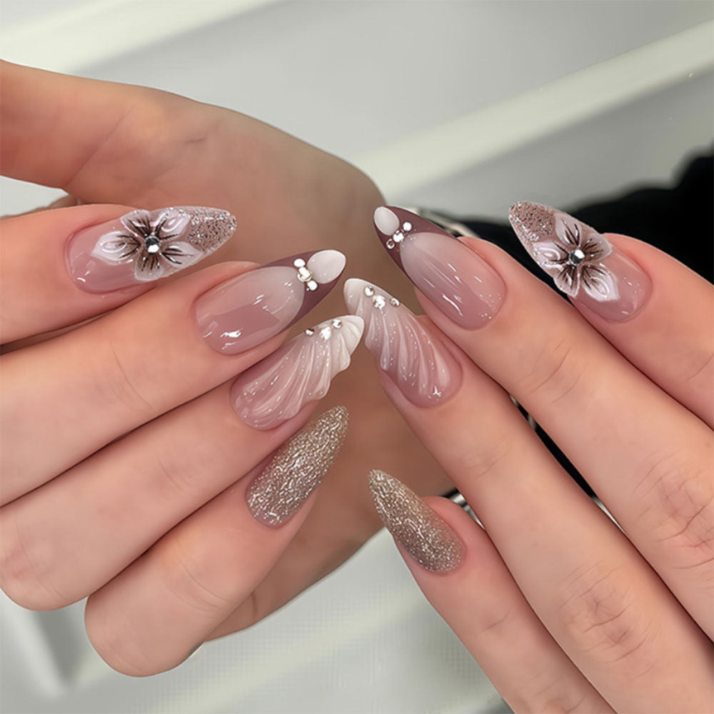 Künstlerische Blumendruck-Nagelkunst