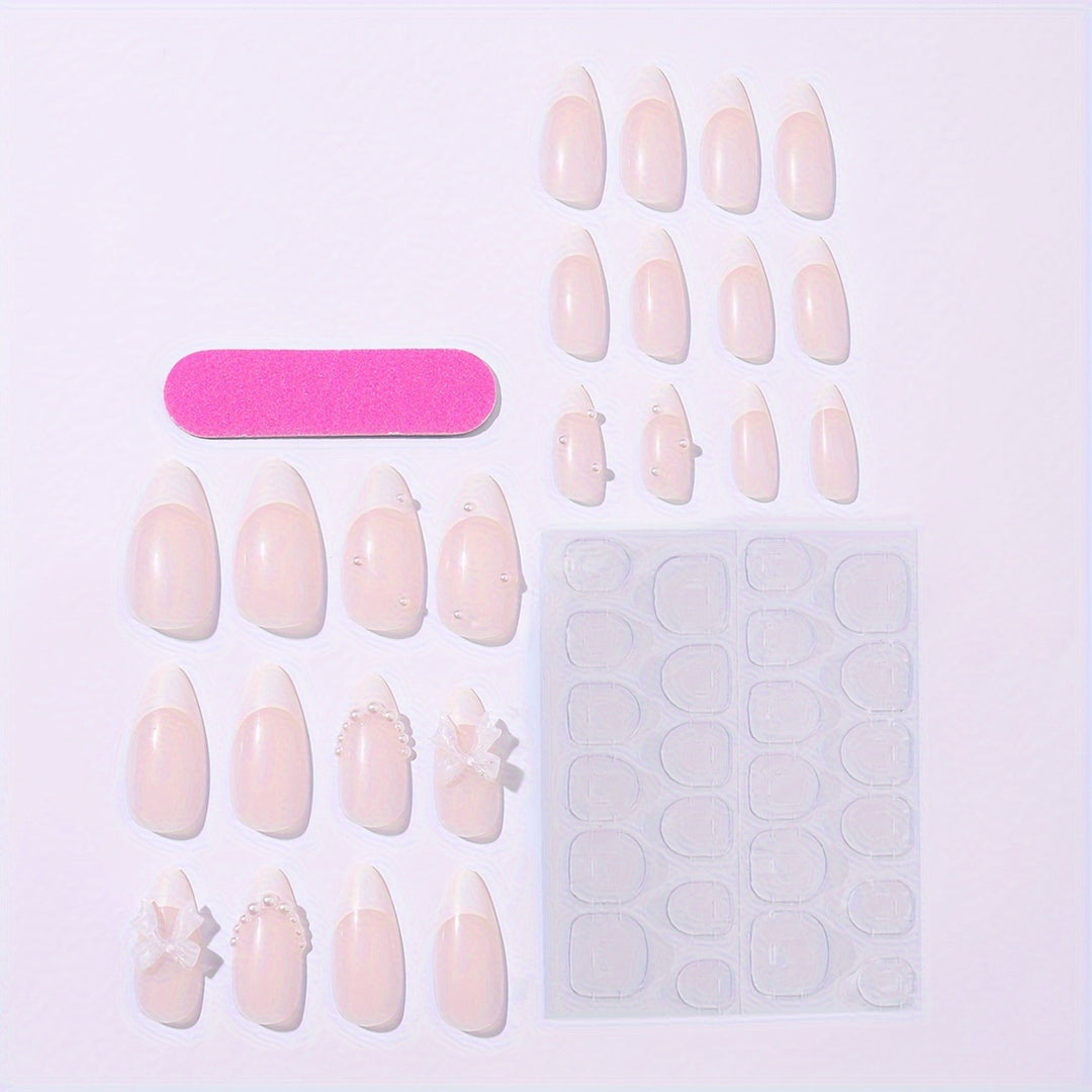 Kunstnagelset mit eleganten Verzierungselementen Karnz