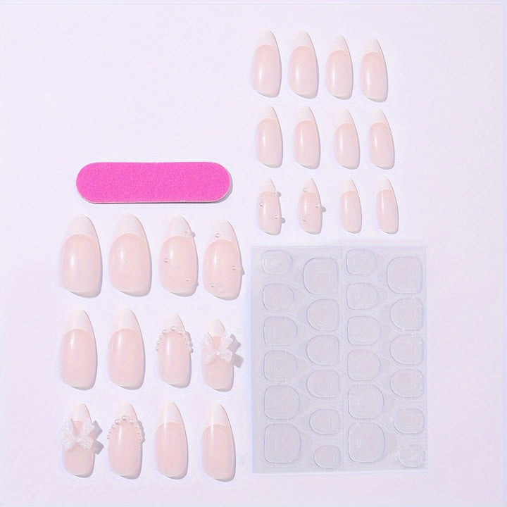 Kunstnagelset mit eleganten Verzierungselementen Karnz