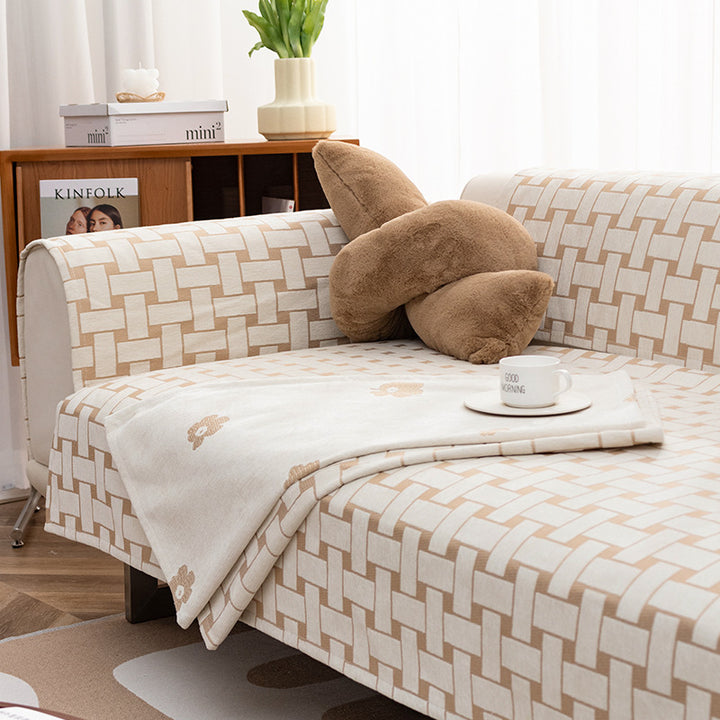Dreisitzer-Sofa mit geometrischem Jacquard-Bezug und schlanken Metallfüßen Karnz