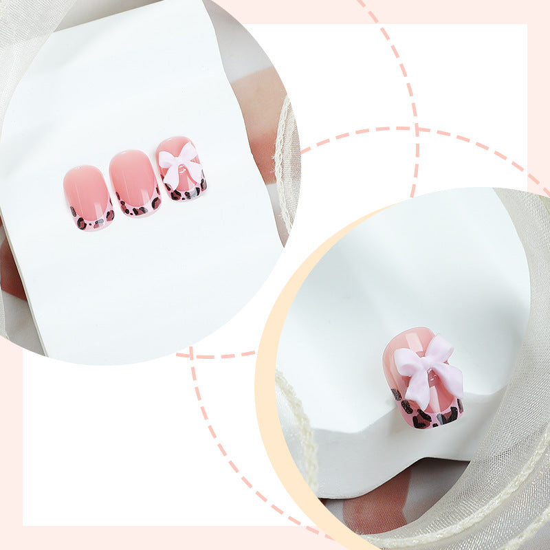 Stylisches Press-On-Nagelkunstset mit dekorativen Blumenmotiven Karnz