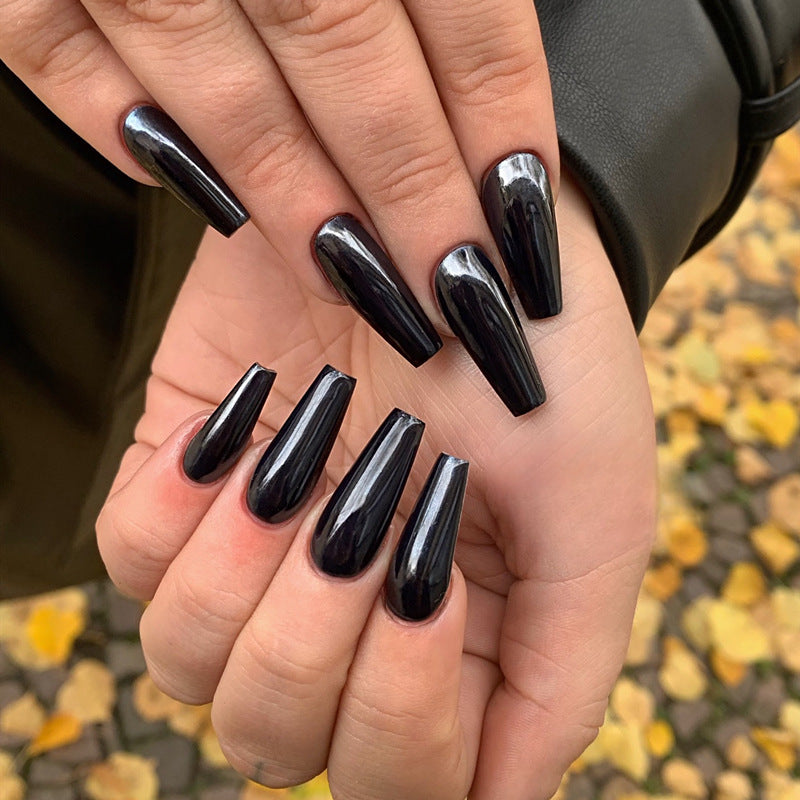 Kunstnägel mit elegantem Design Karnz