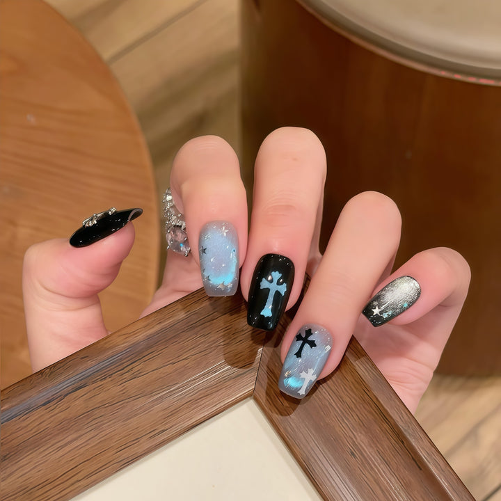 Kreative Kunstnagelspitzen mit Stilvollem Sternenmotiv Karnz