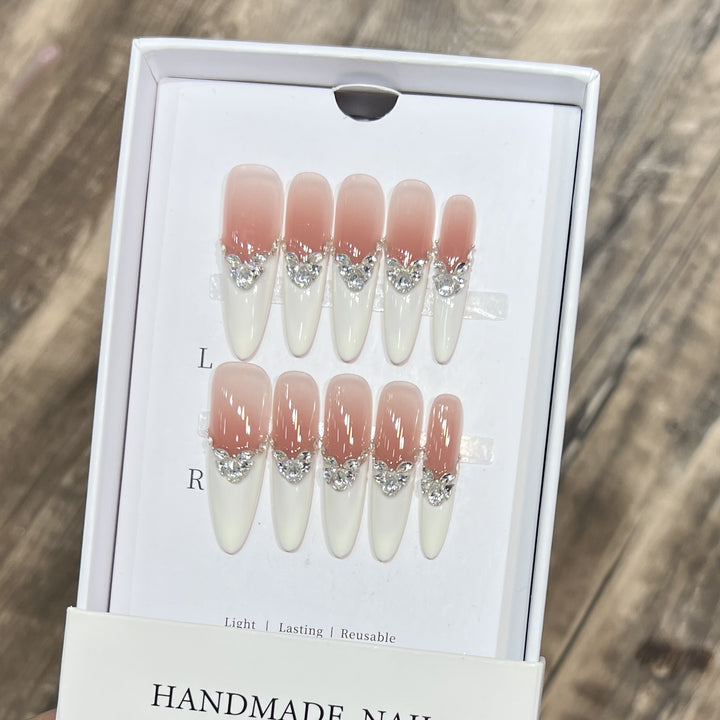 Elegantes Stiletto Press-On Nagelkunstset