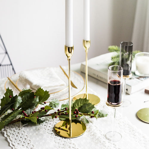 Modern Minimalist Taper Kerzenhalter Set mit polierter Metalloberfläche Karnz