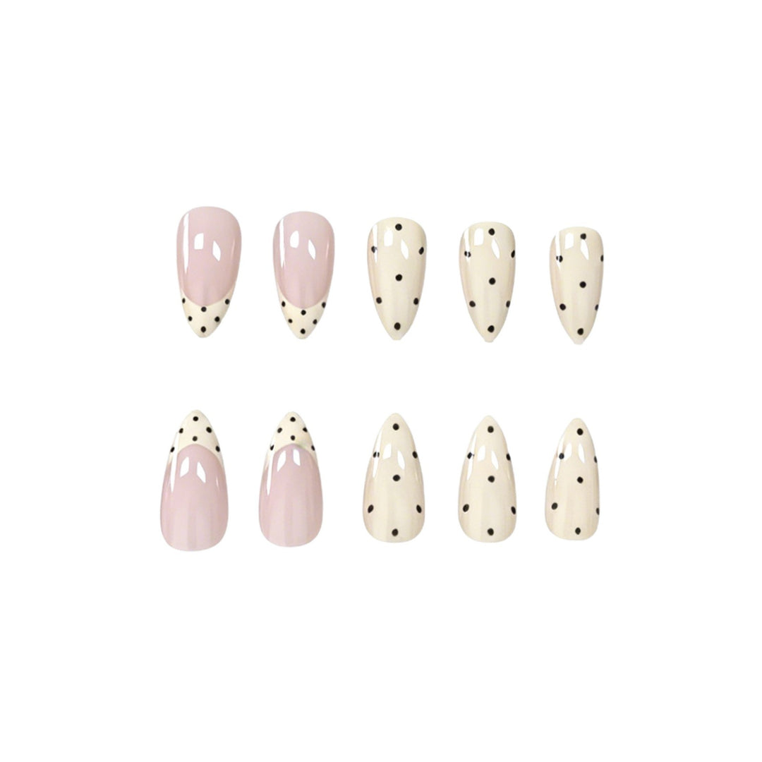 Elegante gepunktete Nagelkunst-Verzierungen Karnz