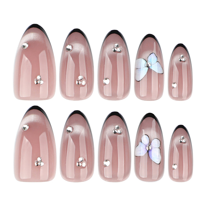 Künstliche Nailart mit Perlen- und Blumenverzierungen Karnz