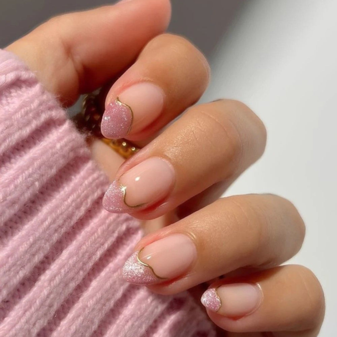 Künstliche Nagelkunst mit verspielten Punkten und Schleifen Karnz