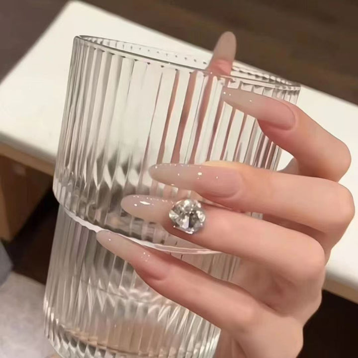 Künstlerisches Press-On Nail Set mit einzigartigen Designs Karnz