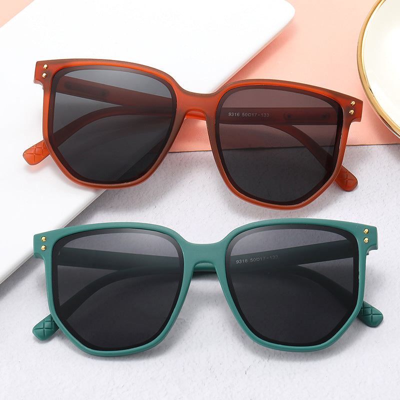 Damen modische Oversized-Sonnenbrille mit robustem Kunststoffrahmen Karnz