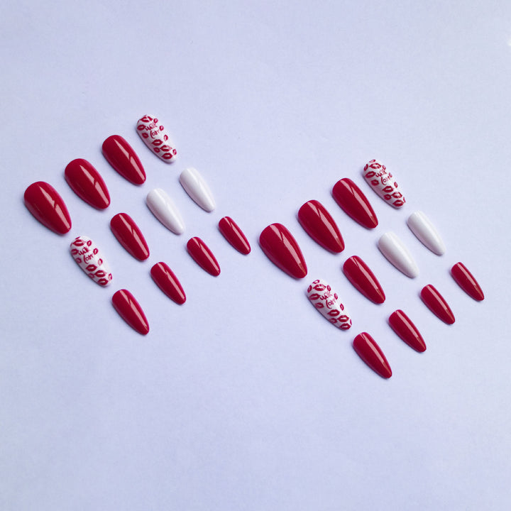 Kreative Lippen Druck Nagelkunst