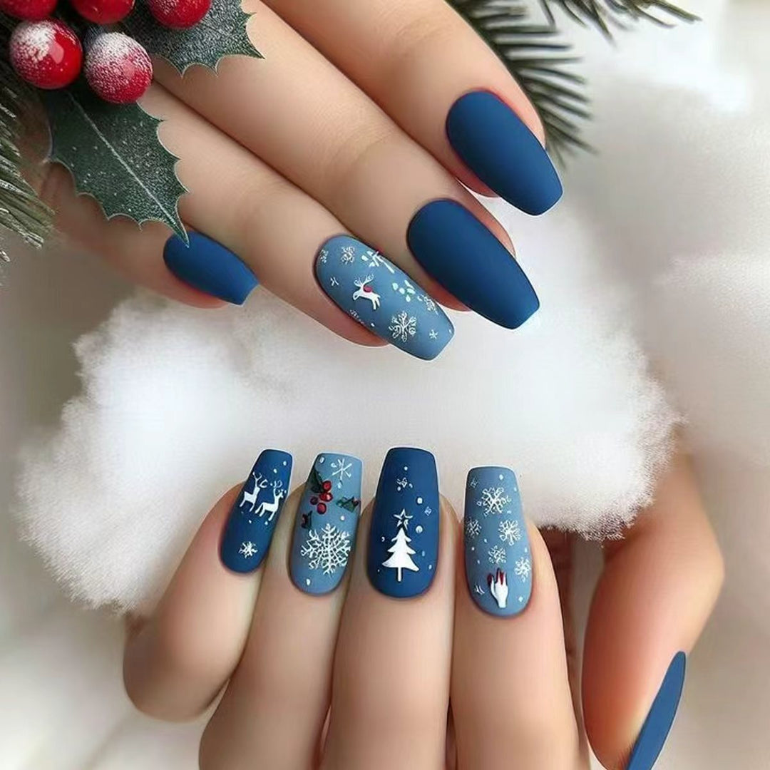 Kunstnägel mit Festlichem Winterdesign Karnz