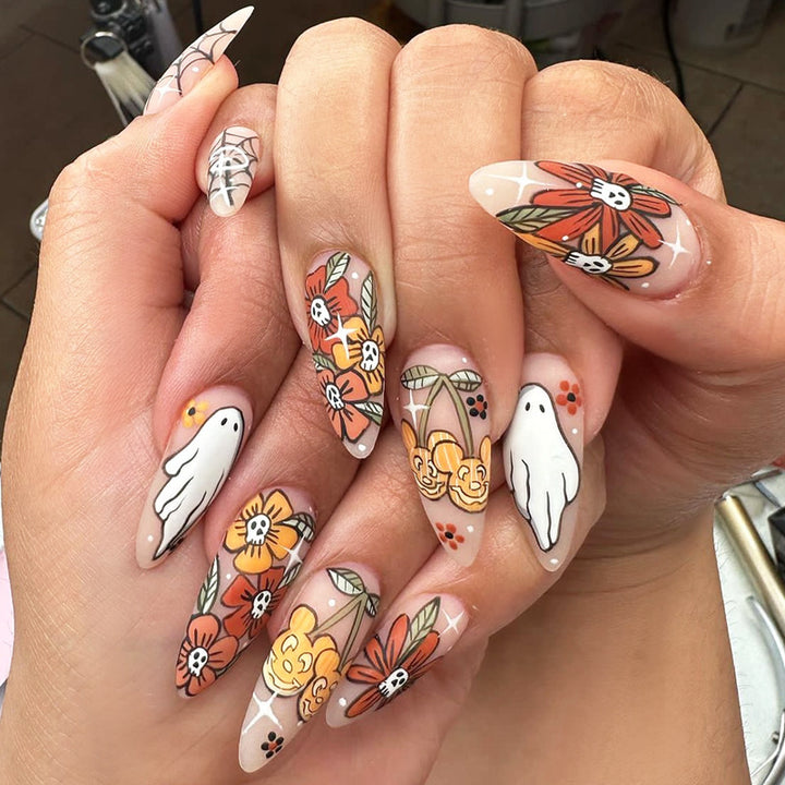 Künstlerisches Press-On-Nagelset mit saisonalen Blumen- und Geisterdesigns Karnz